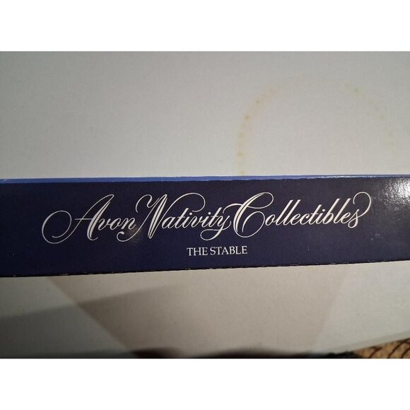 Avon Nativity Collectibles 1985 Wooden Stable With Angel Figurine For Christmas - Picture 5 of 8